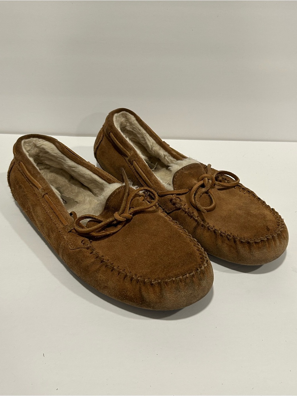 UGG Dakota Moccasin Slipper Chestnut Brown Suede S/N 1003396 - Women’s Size 8